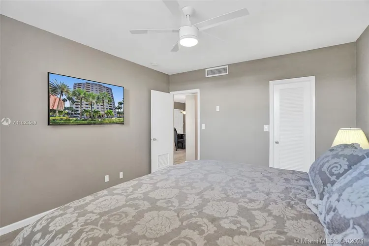 Gables Waterway Towers #423 image #9