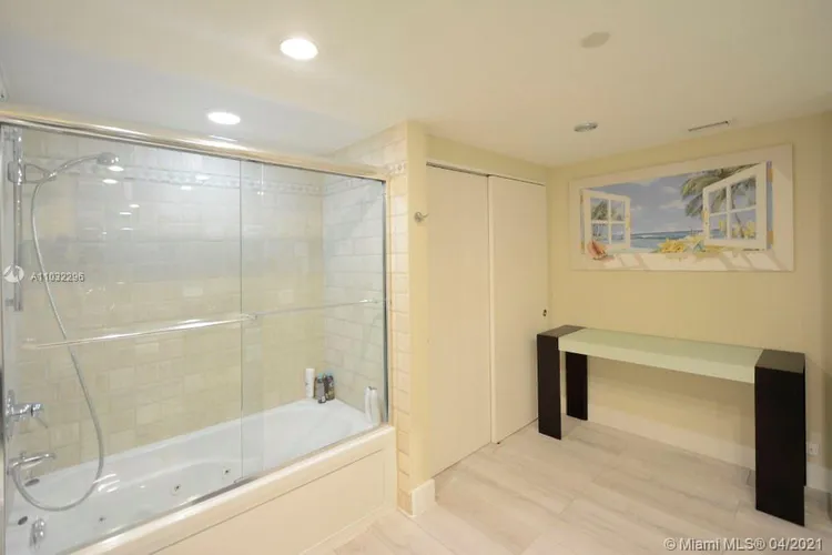 Roney Palace #1526 image #43