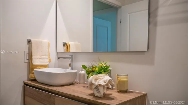 Solaris at Brickell #2304 image #23