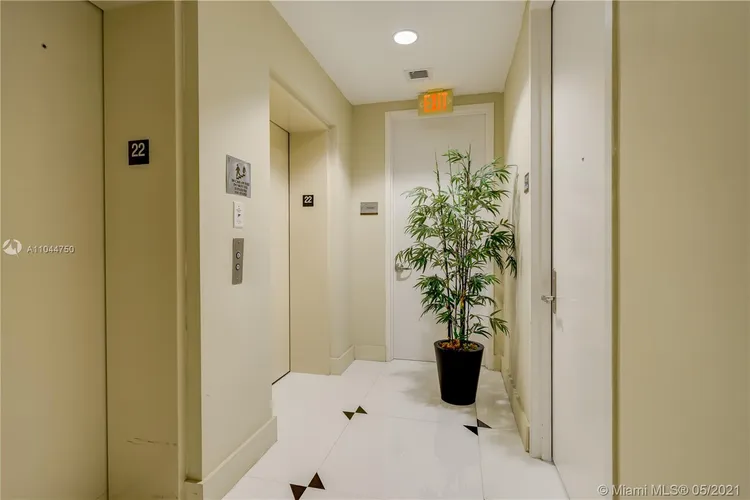 Trump Tower 1 #2202 image #32