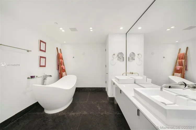 Residences at Vizcaya #504 image #8