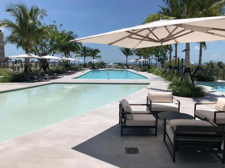 Park Grove Club Residences #1602 image #17