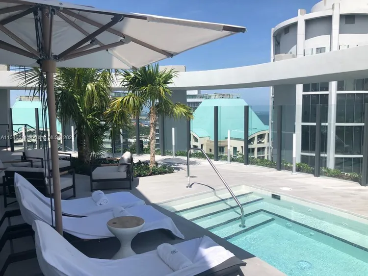 Park Grove Club Residences #1602 image #19