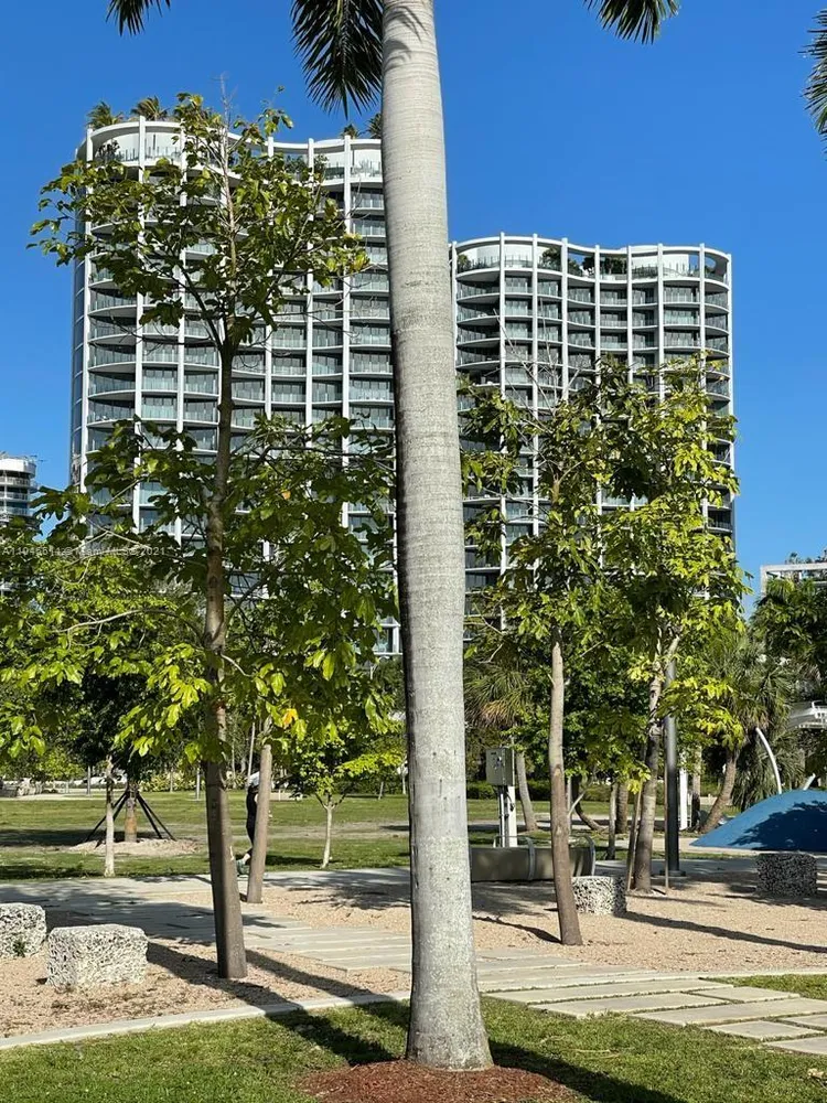 Park Grove Club Residences #1602 image #30