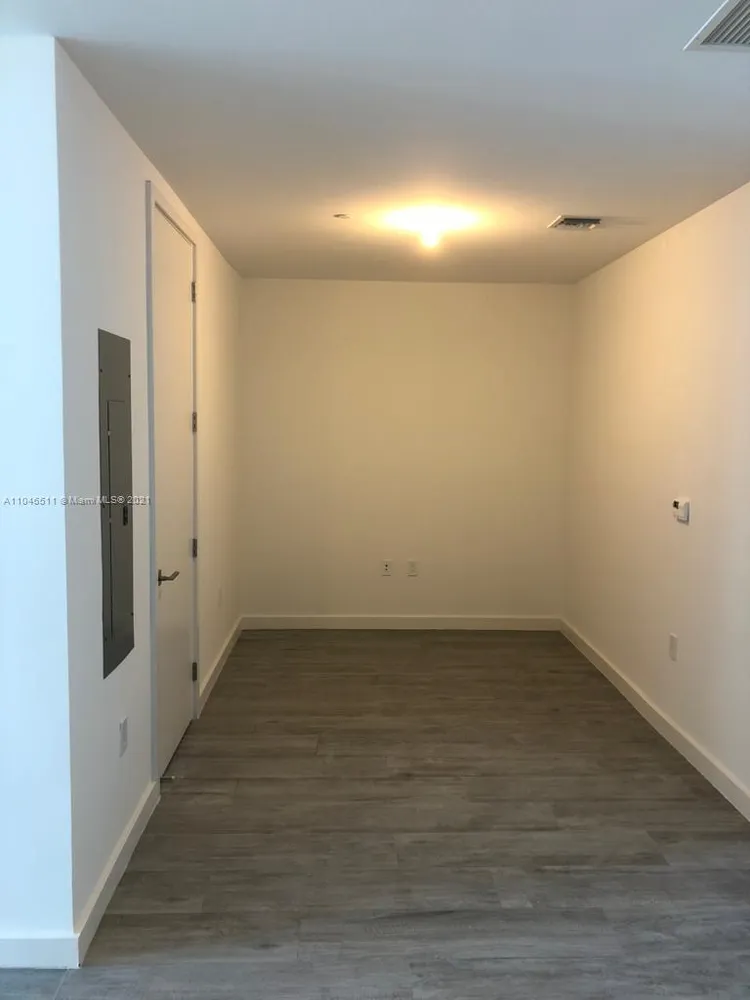 Park Grove Club Residences #1602 image #8