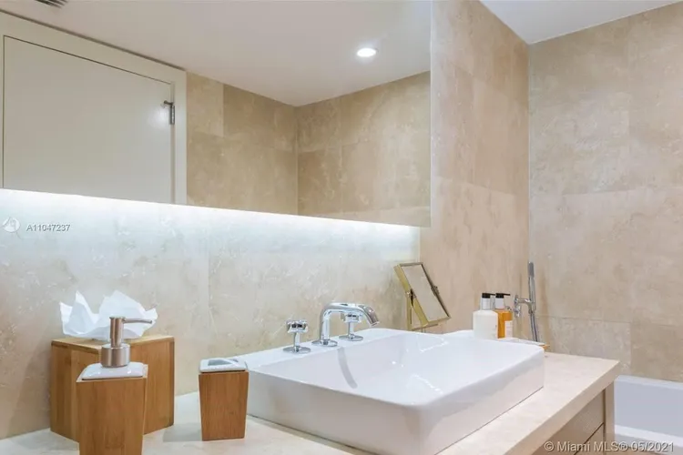 1 Hotel & Homes #1412 image #12