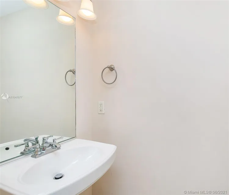 1300 Ponce #702 image #12
