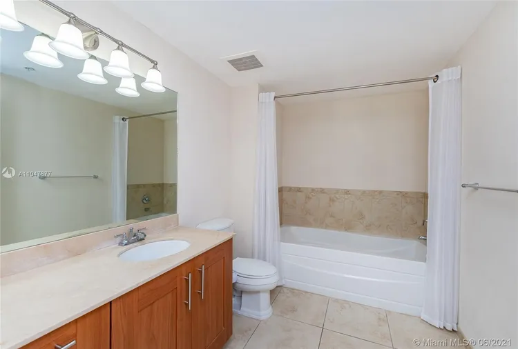 1300 Ponce #702 image #16