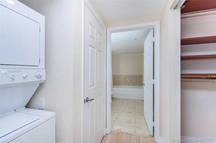 1300 Ponce #702 image #17