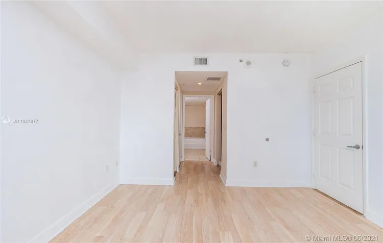 1300 Ponce #702 image #19
