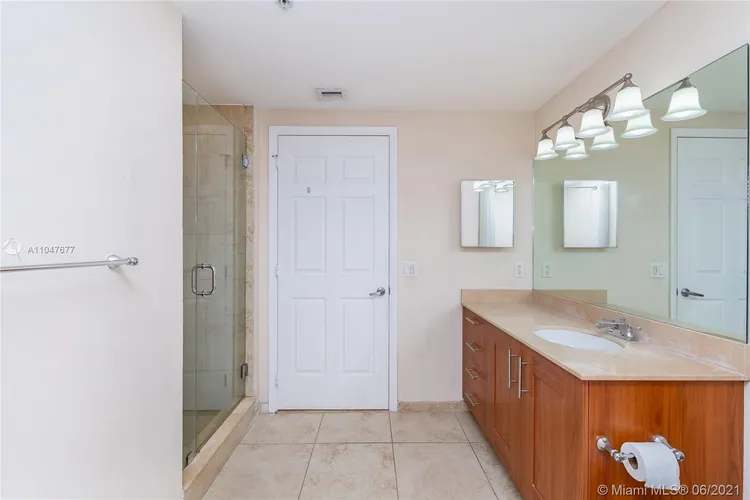 1300 Ponce #702 image #20