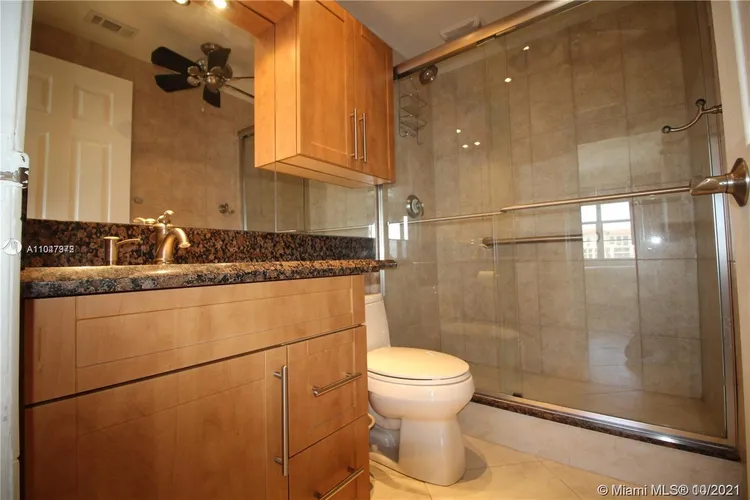 Hollywood Towers #1005 image #12