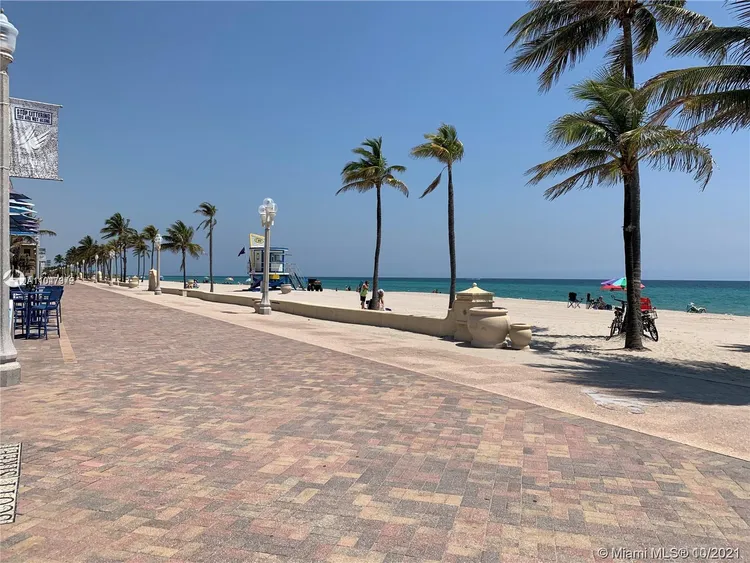 Hollywood Towers #1005 image #14