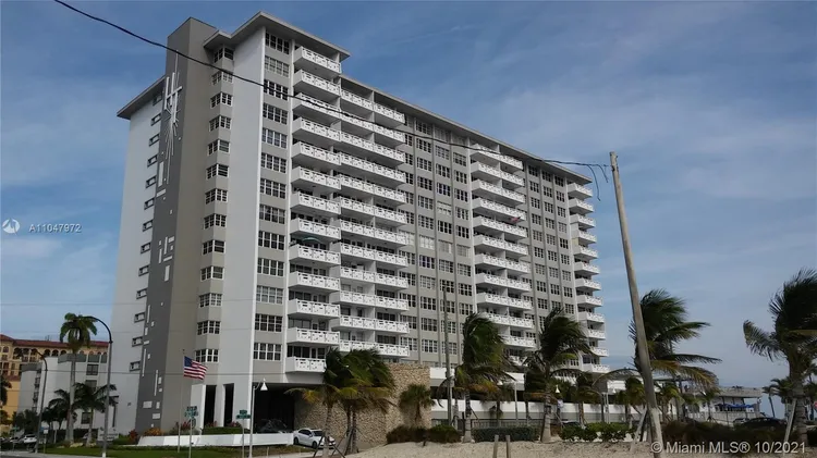 Hollywood Towers #1005 image #16