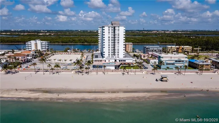 Hollywood Towers #1005 image #18