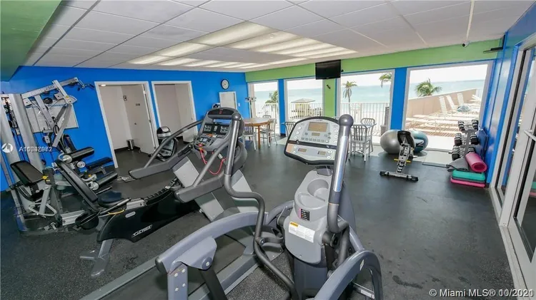 Hollywood Towers #1005 image #20