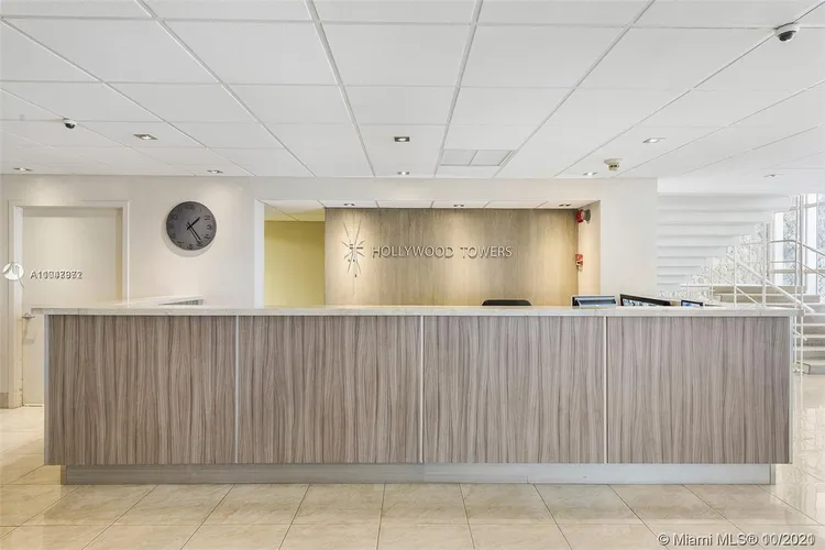 Hollywood Towers #1005 image #22