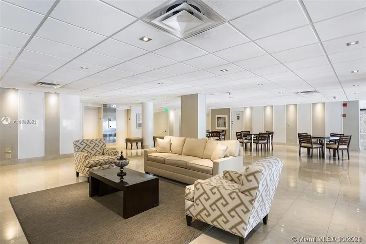 Hollywood Towers #1005 image #23