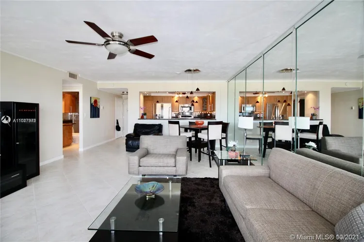 Hollywood Towers #1005 image #28