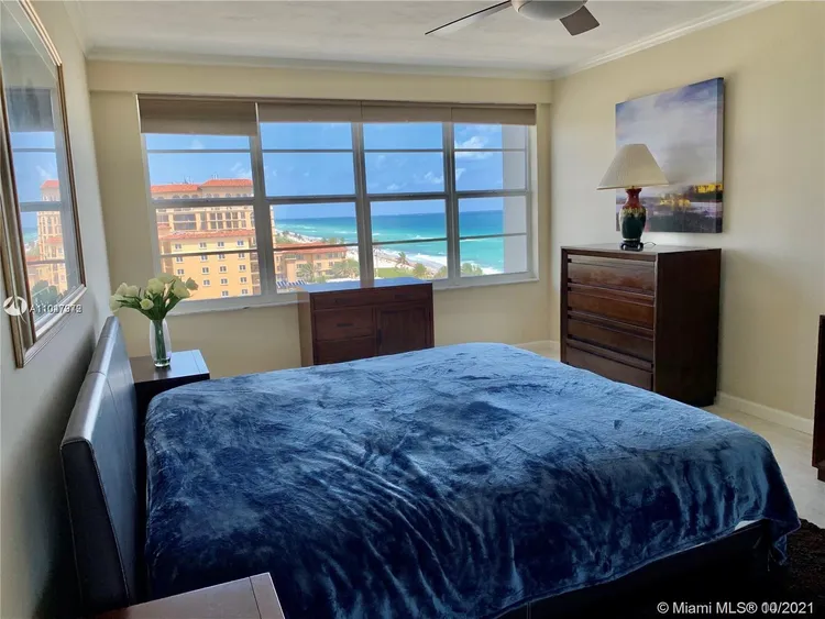 Hollywood Towers #1005 image #8