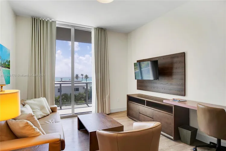 Costa Hollywood #S317 image #14