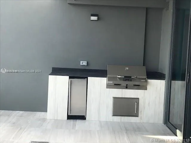 Echo Brickell #902 image #15