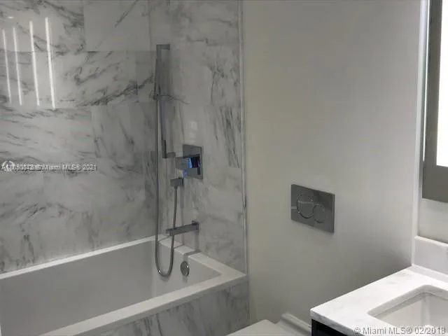 Echo Brickell #902 image #8