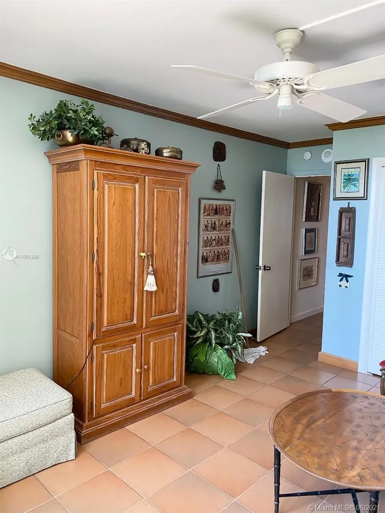 Towers of Key Biscayne #C505 image #19