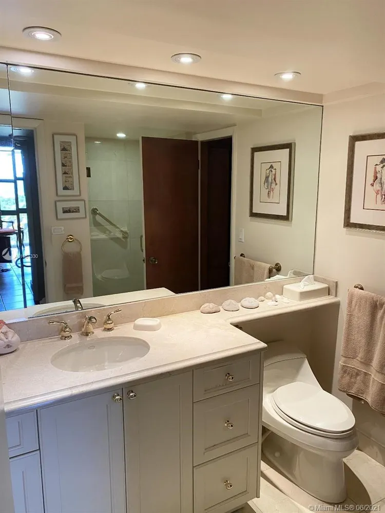 Towers of Key Biscayne #C505 image #20