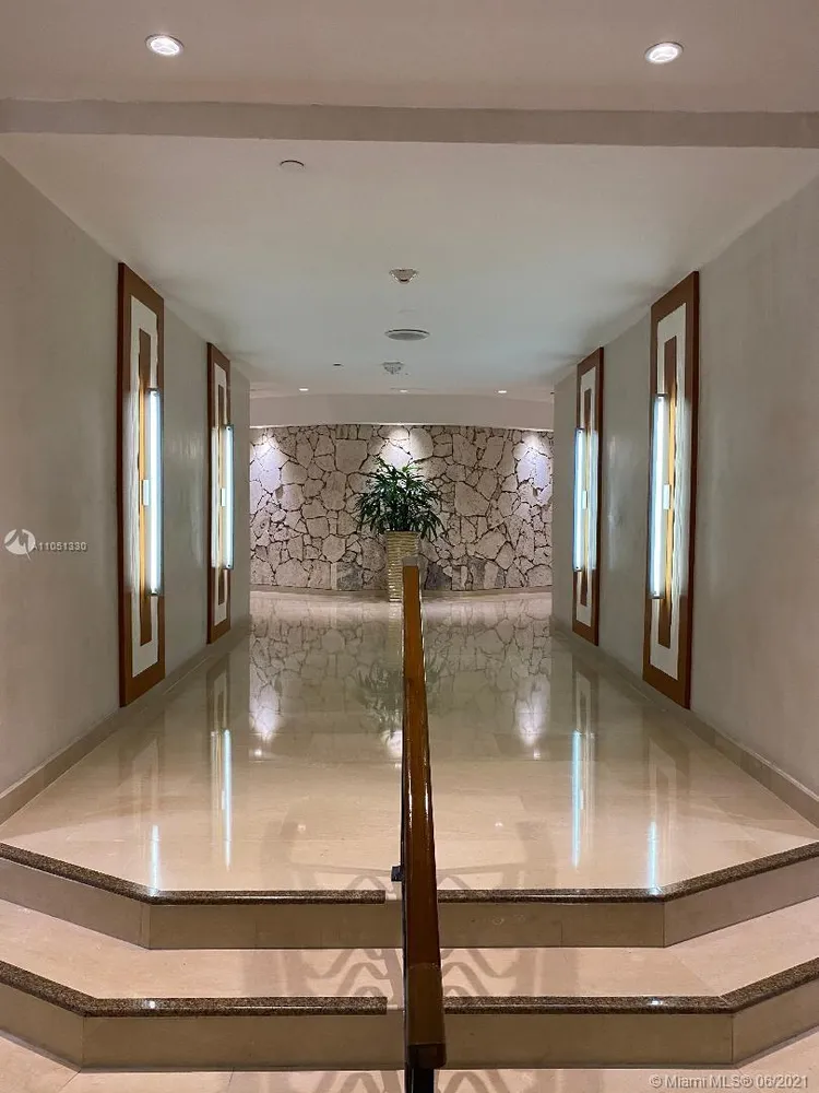 Towers of Key Biscayne #C505 image #28