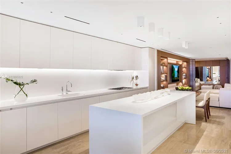 The Surf Club Four Seasons Hotel And Residences #S-309 image #12