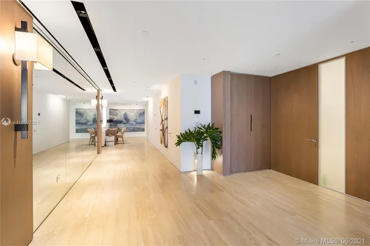 The Surf Club Four Seasons Hotel And Residences #S-309 image #13