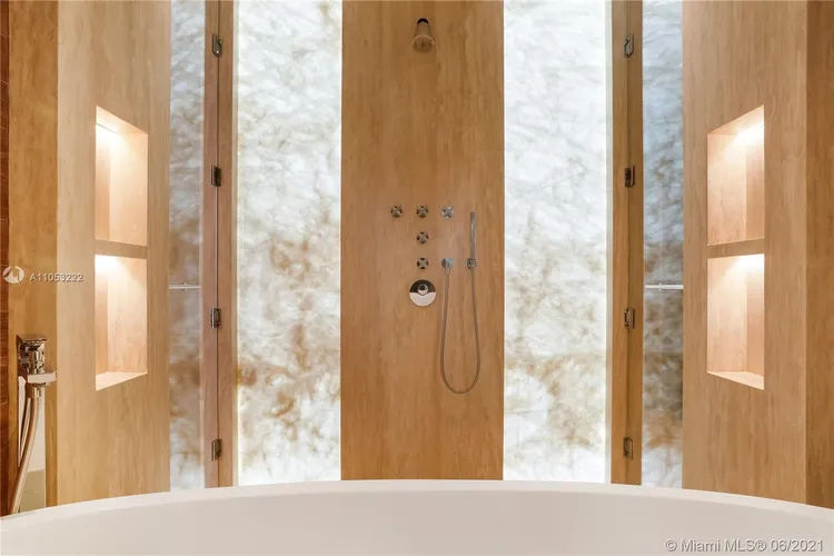 The Surf Club Four Seasons Hotel And Residences #S-309 image #25