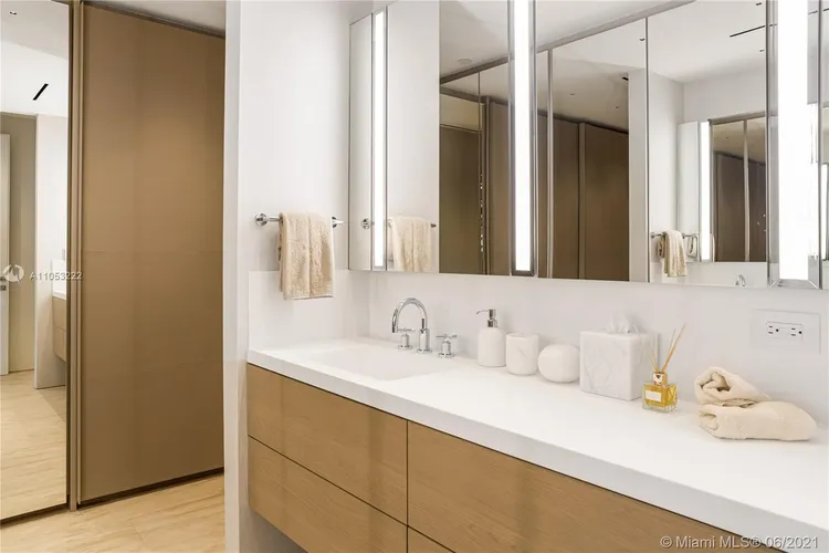 The Surf Club Four Seasons Hotel And Residences #S-309 image #27