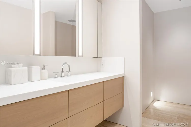 The Surf Club Four Seasons Hotel And Residences #S-309 image #28