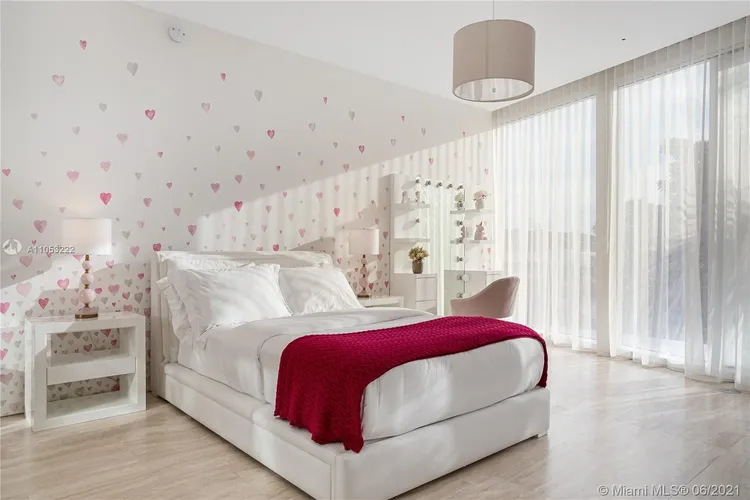 The Surf Club Four Seasons Hotel And Residences #S-309 image #29