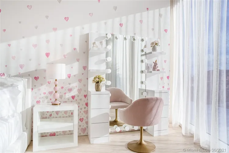 The Surf Club Four Seasons Hotel And Residences #S-309 image #30