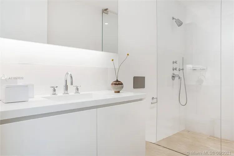 The Surf Club Four Seasons Hotel And Residences #S-309 image #31