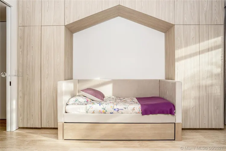 The Surf Club Four Seasons Hotel And Residences #S-309 image #33