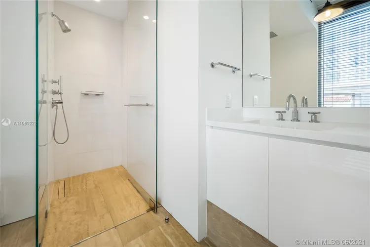 The Surf Club Four Seasons Hotel And Residences #S-309 image #38