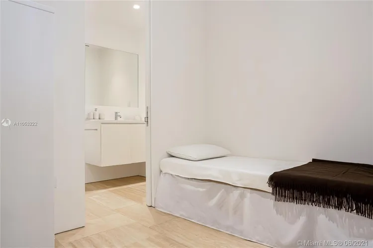 The Surf Club Four Seasons Hotel And Residences #S-309 image #39