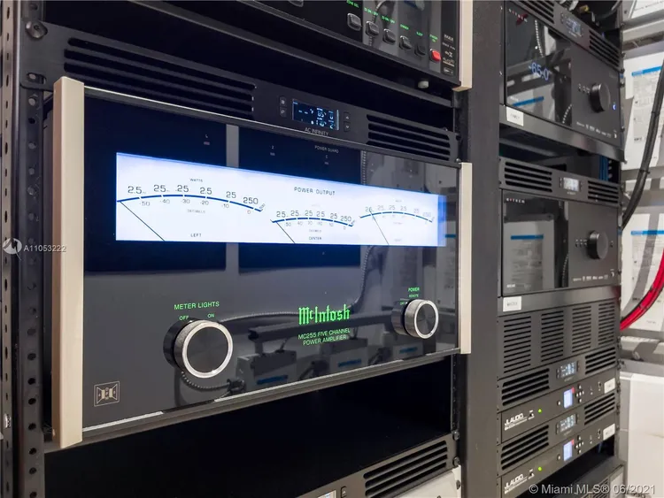 The Surf Club Four Seasons Hotel And Residences #S-309 image #42