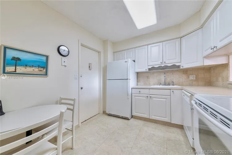 Trafalgar Towers #505 image #10