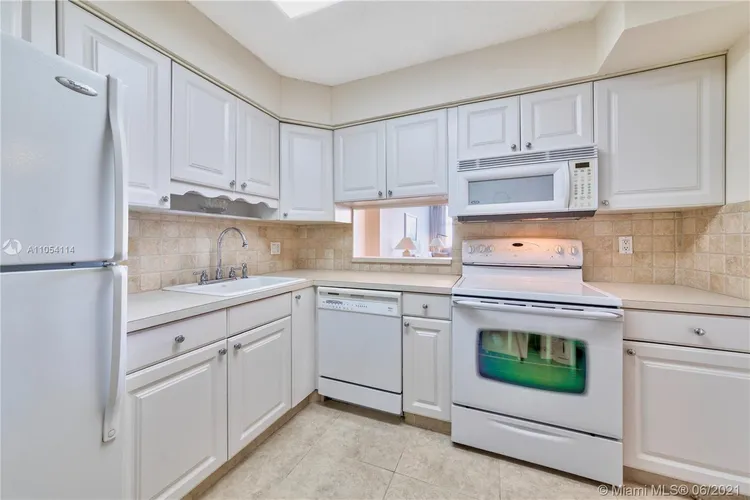 Trafalgar Towers #505 image #12