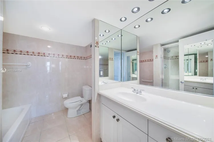 Trafalgar Towers #505 image #18