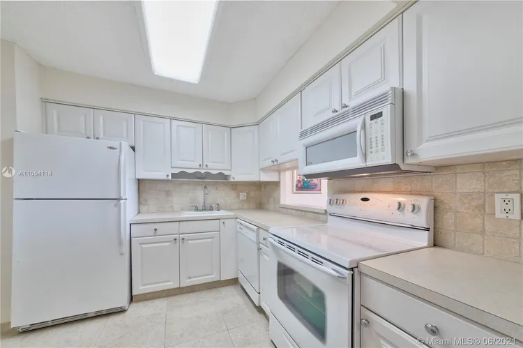 Trafalgar Towers #505 image #6