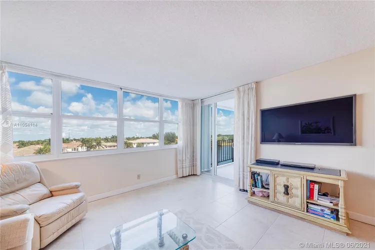 Trafalgar Towers #505 image #9