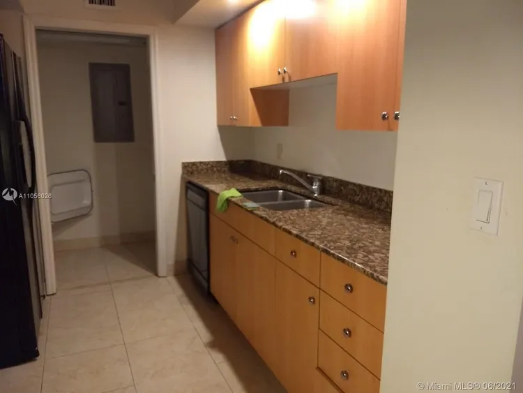 The Collins #712 image #11