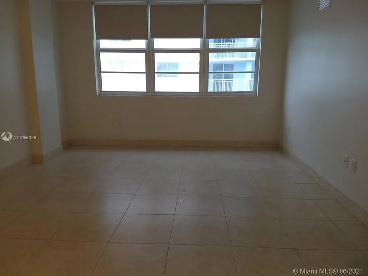 The Collins #712 image #13