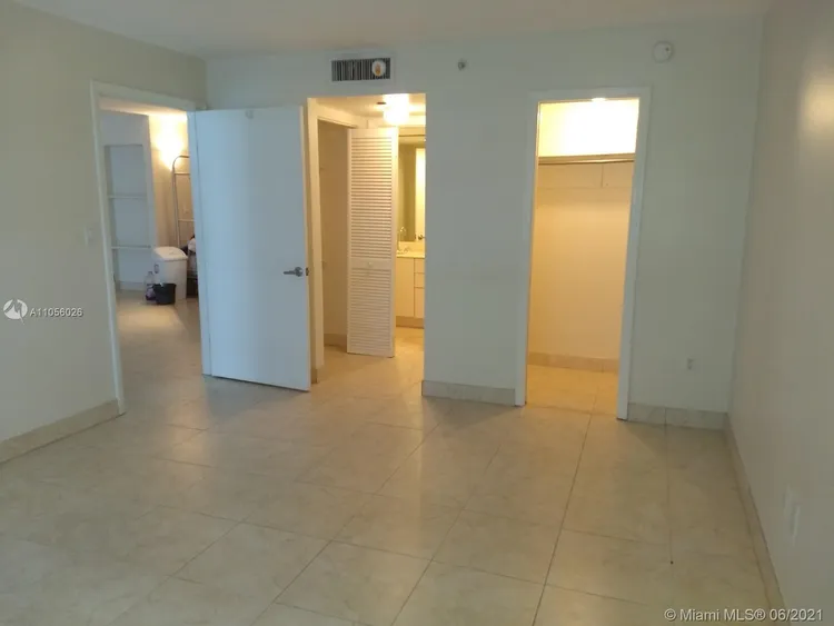 The Collins #712 image #14